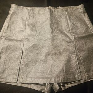 Metallic Silver High-Rise Shorts | Party / NYE Holiday Outfit | Size Large